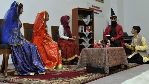 BMU tələbələri Axundovun əsərini ingilis dilində səhnələşdirdilər - FOTO