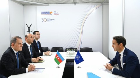Ceyhun Bayramov NATO nümayəndəsi ilə regional məsələləri müzakirə etdi