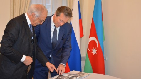 Polad Bülbüloğlu həmkarını Qarabağ barədə məlumatlandırdı