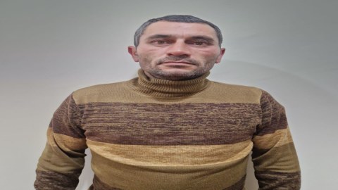 "Makarov" satmaq istədi, polisə yaxalandı