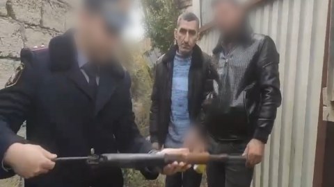 “Kalaşnikov” avtomatını gizlədən şəxs saxlanıldı - FOTO