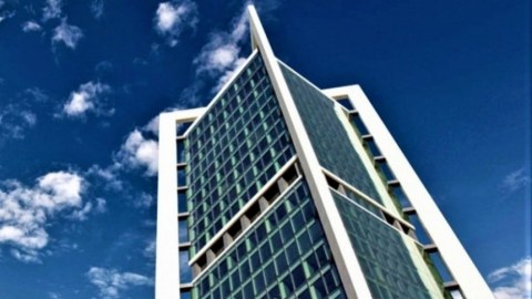 Neft Fondunun valyuta satışı 42 faizdən çox azalıb