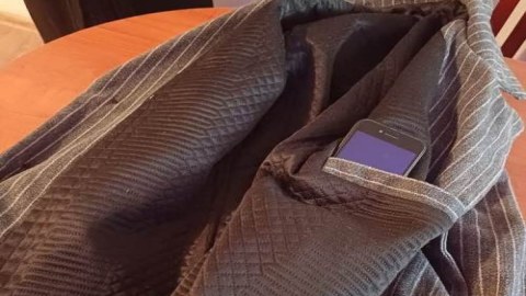 Ana həbsdə olan oğluna telefon ötürmək istədi yaxalandı