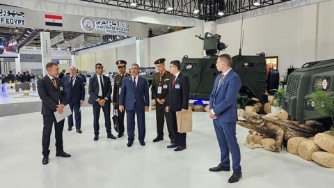 Zakir Həsənov Misirdə silahlara baxdı