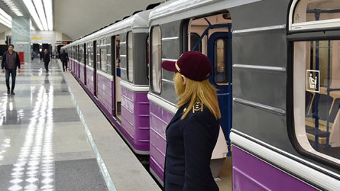 Hər gün metrodan bu qədər insan istifadə edir - RƏSMİ