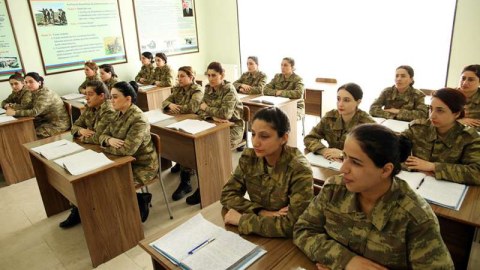Qadın hərbçilər üçün artıq bu məcburiyyət yoxdur
