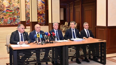 Deputatlar hərbçilərin pensiya yaşından nələr danışdılar...