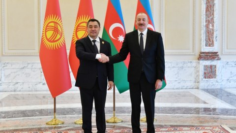 İlham Əliyev Qırğızıstan Prezidentinə zəng etdi