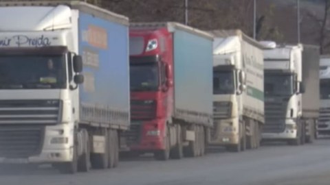 Azərbaycan sərhədində 20 km tıxac yaranıb - VİDEO