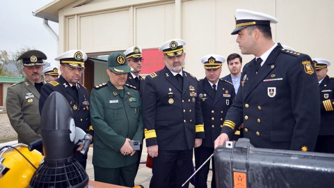 İranın kontr-admiralı hərbçilərimizin döyüş hazırlığı ilə maraqlandı - FOTO