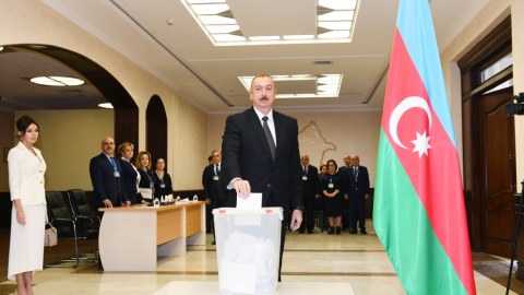 Qışda ilk prezident seçkisi... no problem!