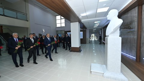 Universitetdə Heydər Əliyevin büstünün açılış oldu - FOTO