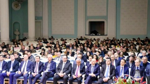Müslüm Maqomayevin barelyefi açıldı