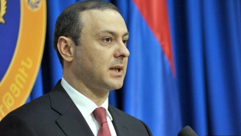 Qriqoryan Londonda görüşlərə BAŞLADI