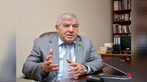 Təyyarədə eybəcər dildə danışmaq olmaz - Sabir Rüstəmxanlı