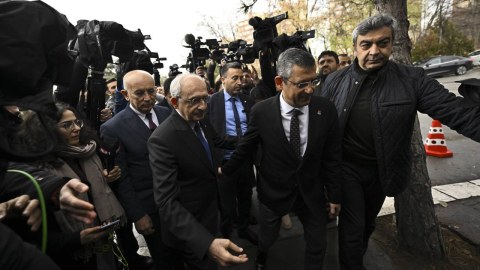 CHP-də sələf-xələf görüşü: Özel Kılıçdaroğluya baş çəkdi