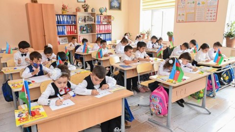 Bakıdakı orta məktəblərlə bağlı qərar VERİLDİ