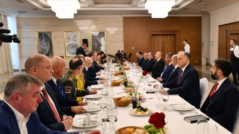 Prezidentlərin geniş tərkibdə görüşü olub