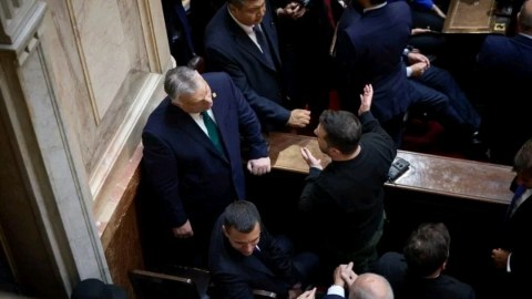 Zelenski və Orban arasında gərgin müzakirə - VİDEO