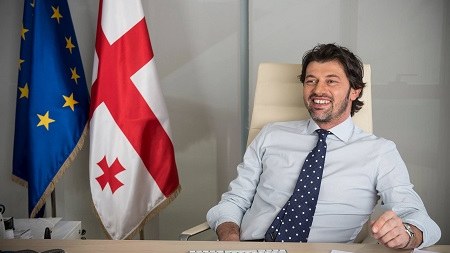 Tbilisi meriyası avtobusların tıxacda qalmaması üçün NƏ EDİR?