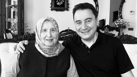 Babacandan anasının vəfatı ilə bağlı PAYLAŞIM