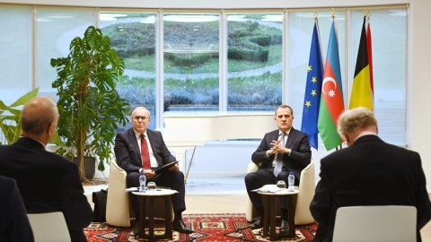 Ceyhun Bayramov Brüsseldə media və aparıcı beyin mərkəzlərinin nümayəndələri ilə görüşdü
