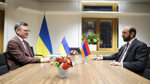 Mirzoyan Kuleba ilə müzakirələr apardı
