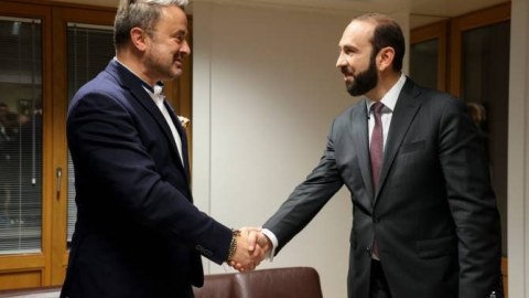 Mirzoyan Brüsseldə daha bir həmkarı ilə görüşdü
