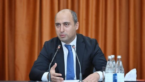 Pensiya yaşına qədər işləməklə bağlı ağır qərarlar verməliyik - Nazir