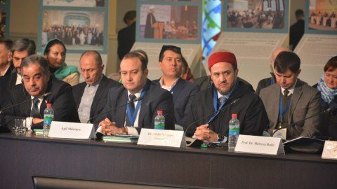 Rektor Müsəlman Forumunda çıxış edib - FOTO