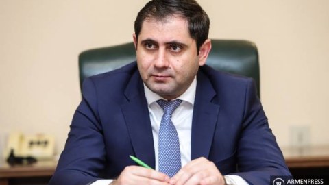 Papikyan bu dəfə Yunanıstana getdi
