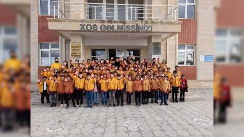Məcburi köçkün şagirdlərə qış geyimləri paylanıb - FOTO