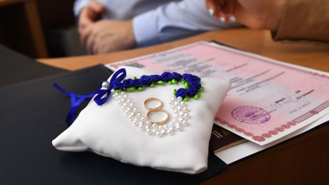 Azərbaycanda evlənənlər azalıb, boşananlar artıb