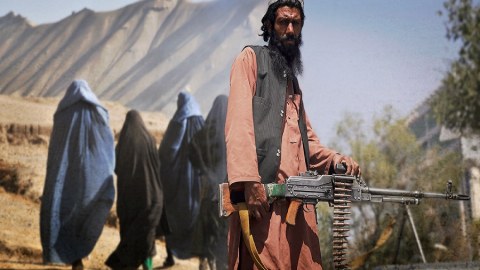 Talibanın məişət zorakılığına "unikal" çarəsi: Qurbanları həbs etmək...