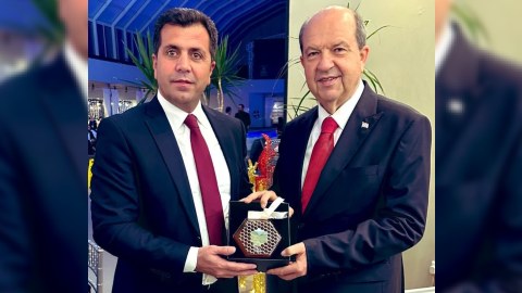 Ersin Tatara Kəlbəcər balı hədiyyə edildi - FOTO