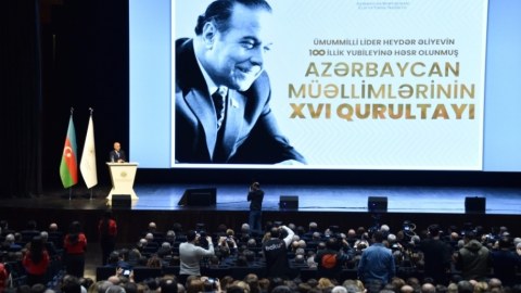 Müəllimlərin XVI qurultayı davam edir 