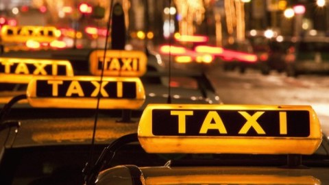 Taksilərin 60 faizinin yaşı 15 ildən çoxdur