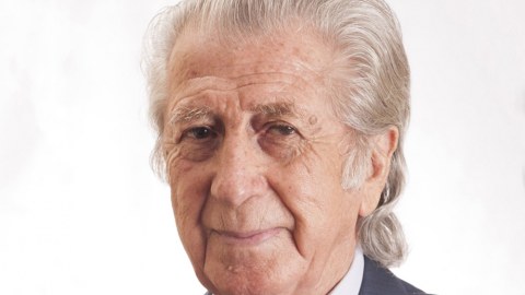 Xalq artisti səhnədə yıxıldı, əməliyyat olundu