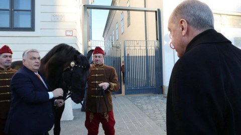 Ərdoğan maşın, Orban isə at hədiyyə etdi - FOTO
