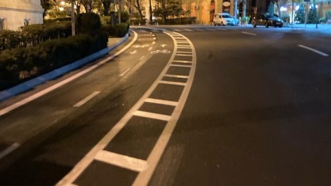 Bakıda yenilik: Mərkəzi küçələrdə velosiped yolları salınır - FOTO