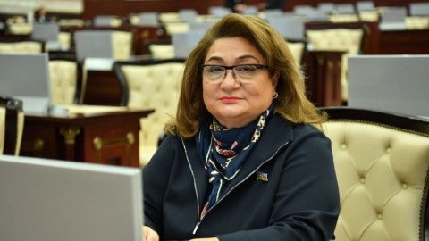 Təhsildən yayınan qızların bir çoxu nikaha məcbur edilir - Komitə sədri