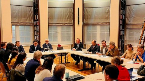 Hikmət Hacıyev RUSI İnstitutunda görüş keçirdi 