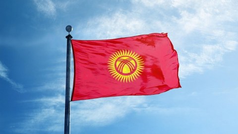 Qırğızıstan bayrağına dəyişiklik edildi
