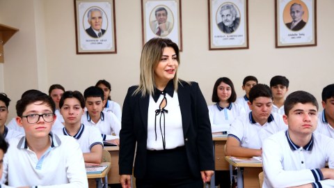 Bakıda müəllimlərin orta aylıq əmək haqqı 976 manatdır