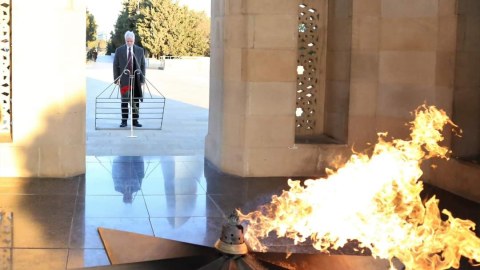 ABŞ səfiri Şəhidlər Xiyabanında - FOTO