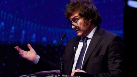 Yeni prezident fövqəladə vəziyyət elan etdi