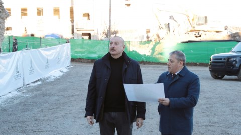 Prezident Şuşada yaşayış kompleksində aparılan tikinti işləri ilə tanış olub - FOTO