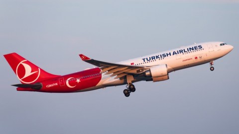 Türkiyə təyyarəsi Bakıda məcburi eniş etdi