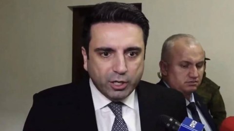 Ruslar Köçəryanı, Sarkisyanı məcbur edə bilərdilər, bizi yox! - Simonyan QƏZƏBLƏNDİ