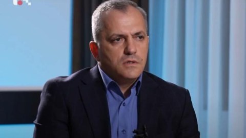 Şahramanyan “Artsax”la bağlı tüpürdüyünü yaladı